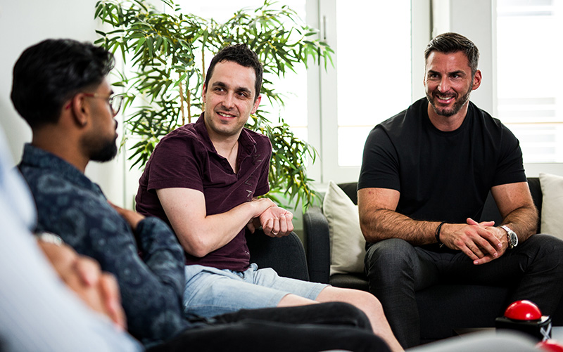 Team-Meeting in der Einwanderungsagentur lohncomputer